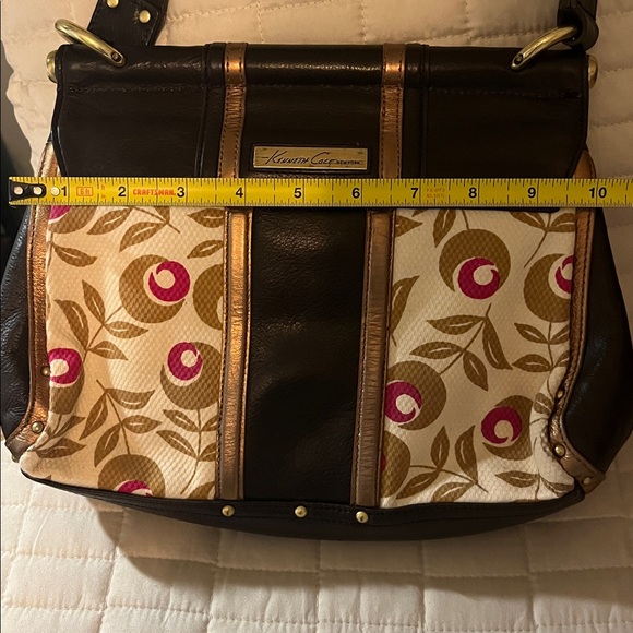 Kenneth Cole Retro Leather purse - Picture 15 of 16